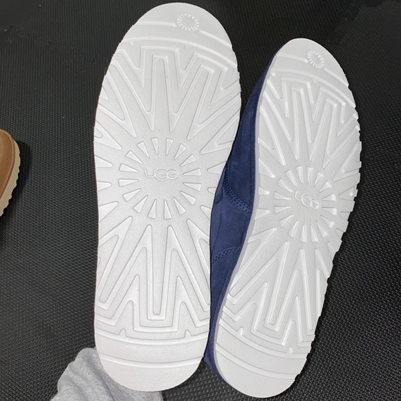 NWOT ugg slippers - Picture 4 of 4